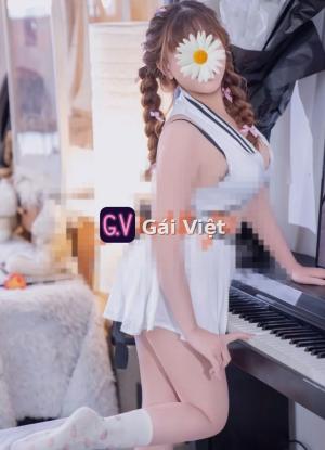 Uyên Linh Chiếc – ảnh